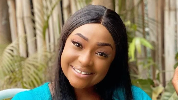 Popular Nollywood actress, Lizzy Gold calls out her father over entitlement mentality